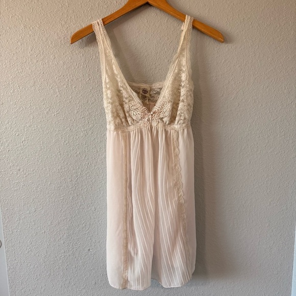 Vintage In Bloom Light Pink Cream Butterfly Lace Nightgown Women's Size Large - Picture 1 of 6